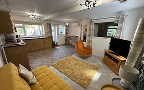 Thee Olde Cow Shed Cottingham, Central Location, 500 Meters From Cottingham Train Station, Close To Hull & Beverly, Free Parking & Wi-Fi , Entire Detached Property