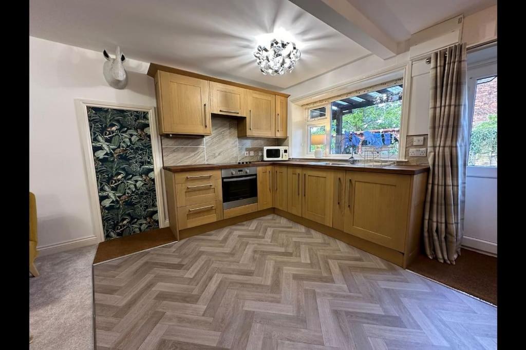 Thee Olde Cow Shed Cottingham, Central Location, 500 Meters From Cottingham Train Station, Close To Hull & Beverly, Free Parking & Wi-Fi , Entire Detached Property Exterior photo