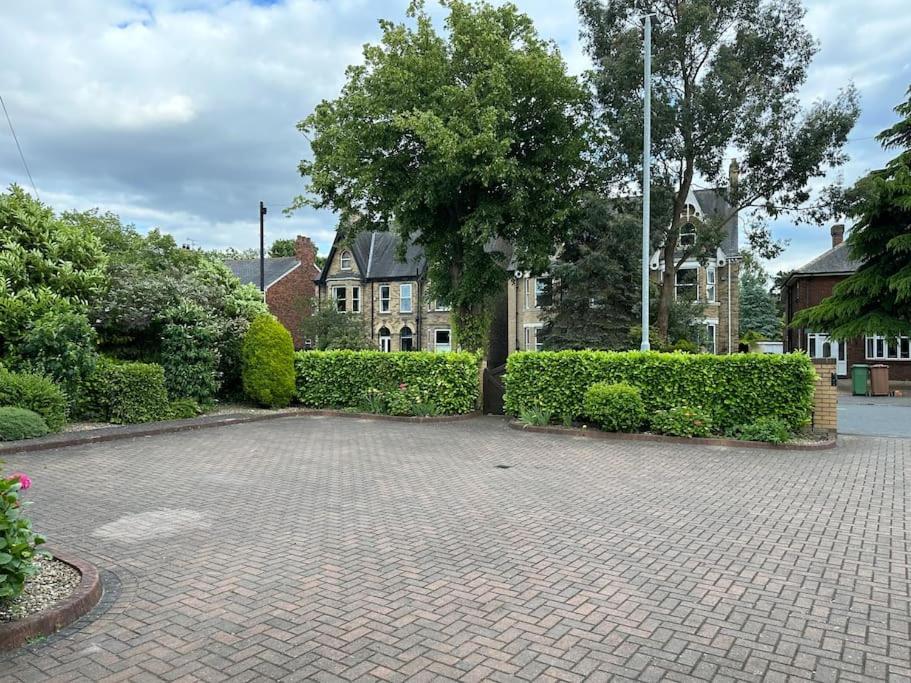 Thee Olde Cow Shed Cottingham, Central Location, 500 Meters From Cottingham Train Station, Close To Hull & Beverly, Free Parking & Wi-Fi , Entire Detached Property Exterior photo