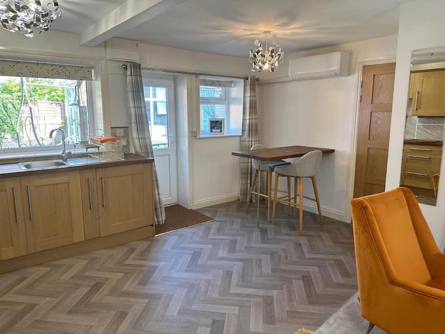 Thee Olde Cow Shed Cottingham, Central Location, 500 Meters From Cottingham Train Station, Close To Hull & Beverly, Free Parking & Wi-Fi , Entire Detached Property Exterior photo