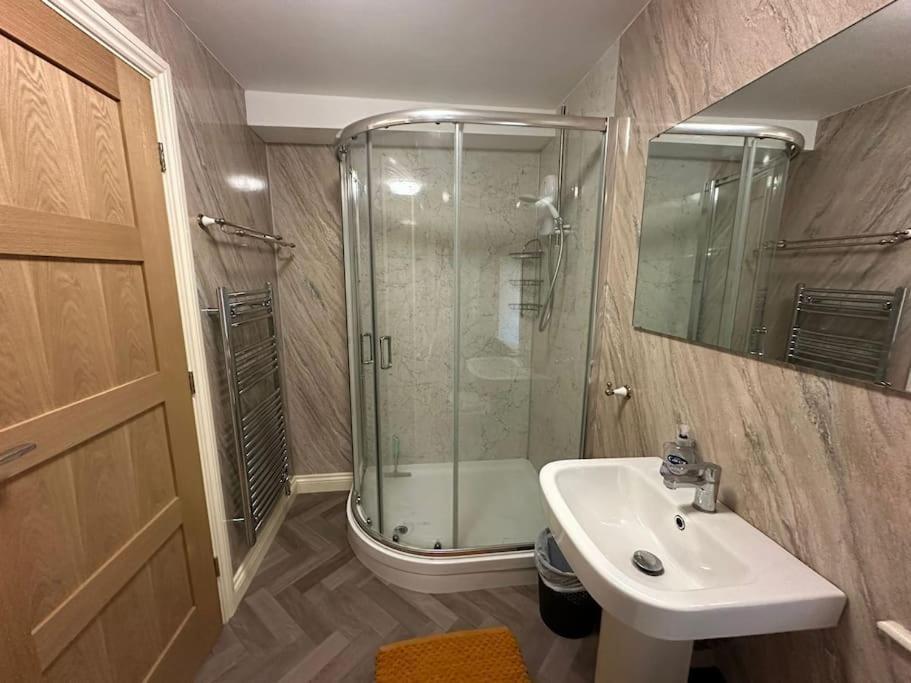 Thee Olde Cow Shed Cottingham, Central Location, 500 Meters From Cottingham Train Station, Close To Hull & Beverly, Free Parking & Wi-Fi , Entire Detached Property Exterior photo