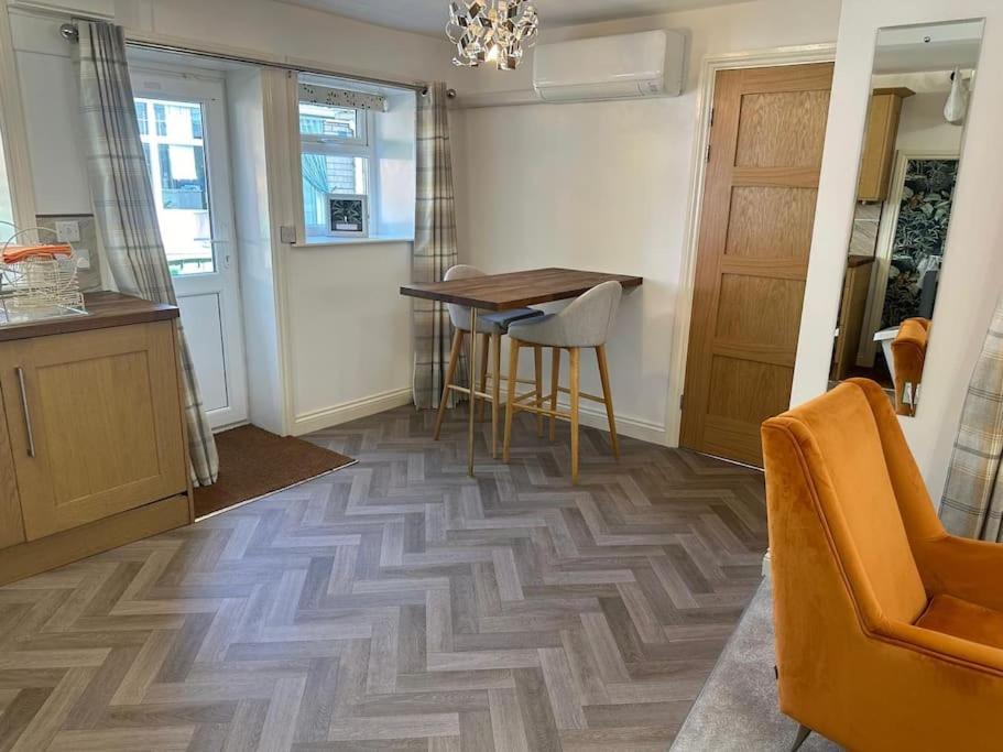 Thee Olde Cow Shed Cottingham, Central Location, 500 Meters From Cottingham Train Station, Close To Hull & Beverly, Free Parking & Wi-Fi , Entire Detached Property Exterior photo